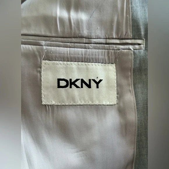 Dkny Gray Men Suit with Notched Lapels, 100% wool, size 42R, pants 34/29